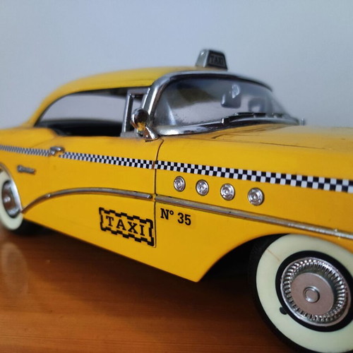 Buick Century 1955 yellow taxi cab 1:18 scale diecast model used