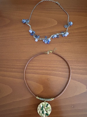 Set of 2 necklaces used, blue and silver tones