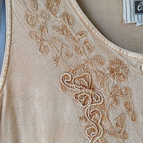 Eif sleeveless top beige embroidered size M like new