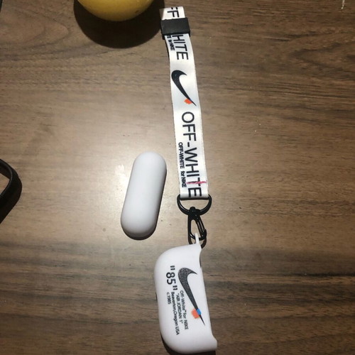 Air Pods Pro Case Off White in perfect condition