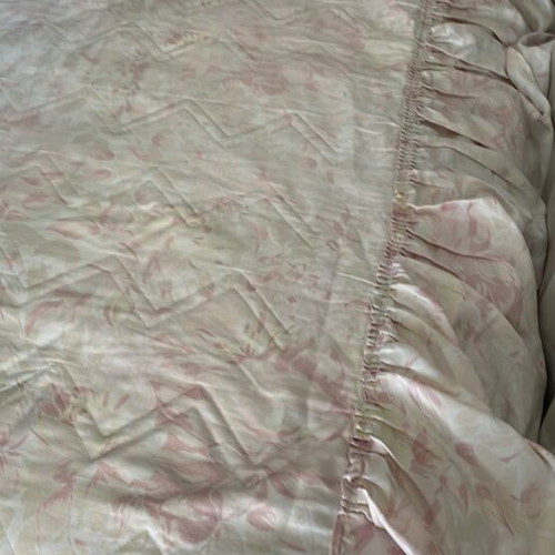 Single bed cover like new, pink satin with pillowcase