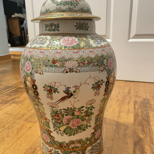 Large Chinese Famille Rose Vase with Lid, like new, 50cm, 1970s