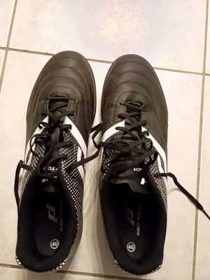 Pro Touch football shoes size 46 like new, black-white