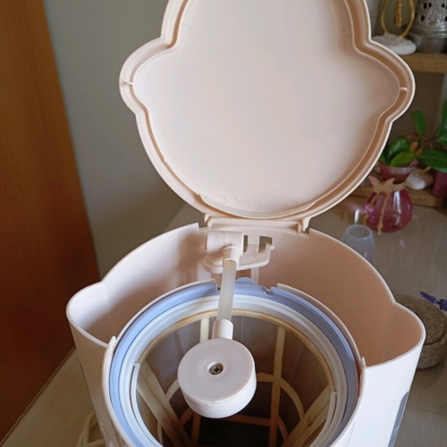 Electric coffee maker used for French coffee and tea