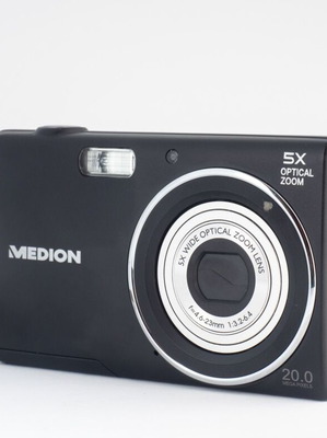 Medion MD 87257 digital camera used with USB charging cable