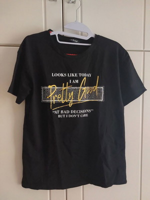 Black t-shirt with white and yellow letters size L used