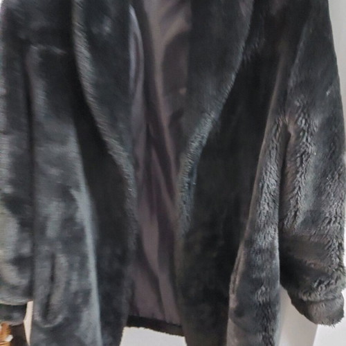 Synthetic fur like new, black color, 3XL, 90cm length, tuxedo collar