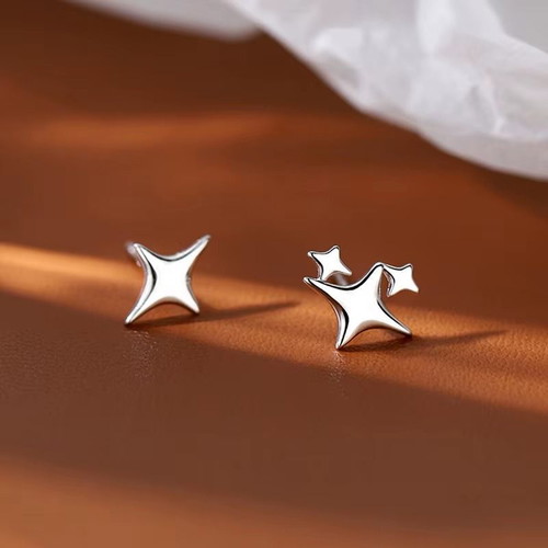 Women’s star-shaped earrings new, silver
