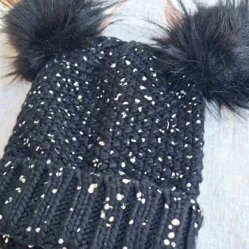 Black hat with fur and silver details, like new