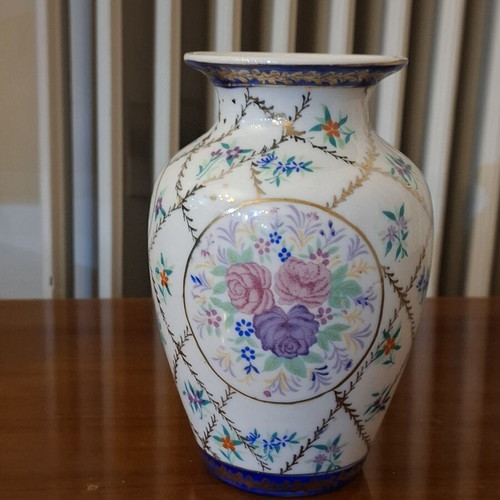 Chinese Satsuma Porcelain Vase like new, floral design