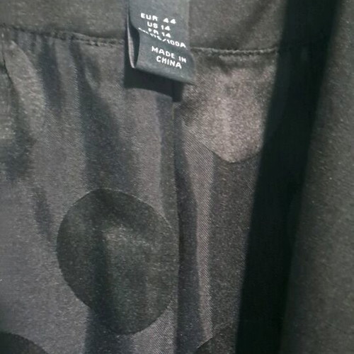 Black women's jacket H&M new with unique pockets and lining