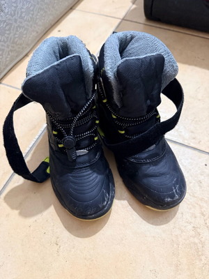 Children's waterproof boots used, three pairs, size 32, black