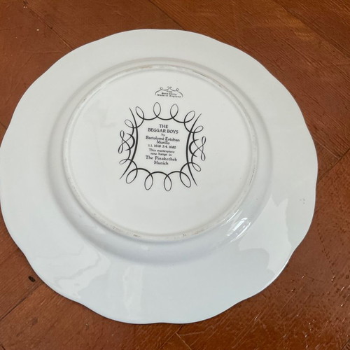 Collectible plate Murillo the beggar boys with minor scratches on gold