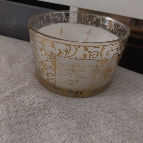 Vanilla scented large candle
