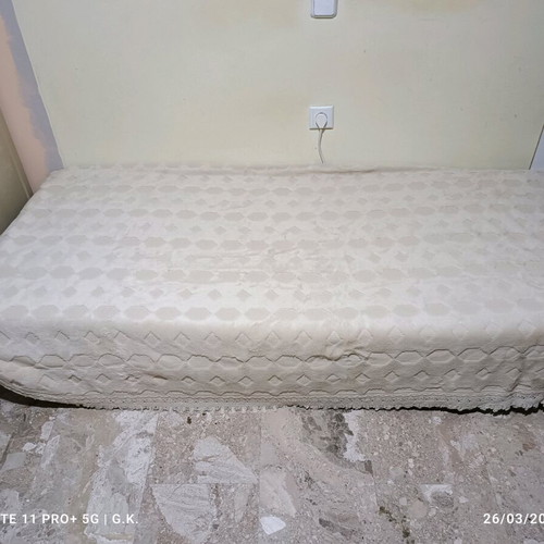Blanket throw like new, 240×220 cm, beige with embossed pattern