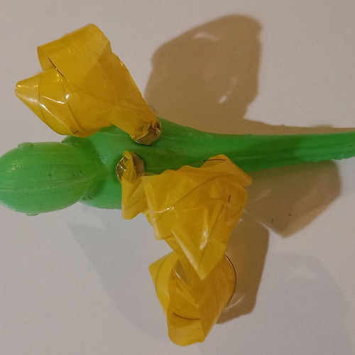 Plastic bird-shaped whistle used, green color