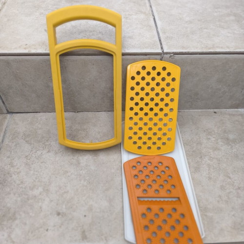 Tupperware grater with multiple cutting options