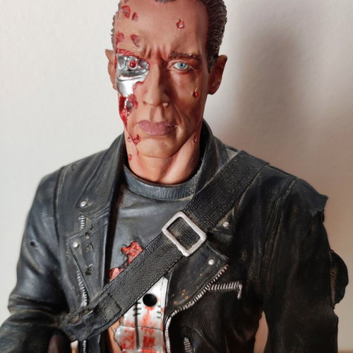 Terminator 2 T-800 Battle Damaged Mini Bust collectible, like new