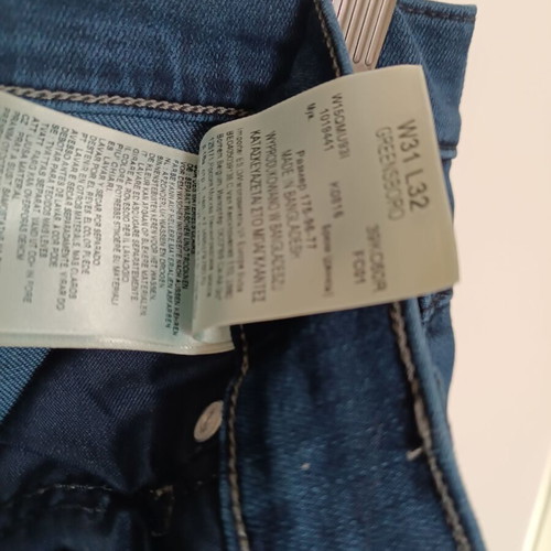 Wrangler jeans size 31 soft fabric slim fit like new