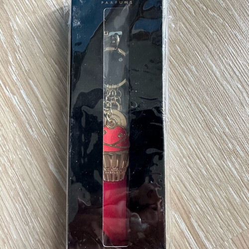 Bulgary Parfums pink cupcake key chain new