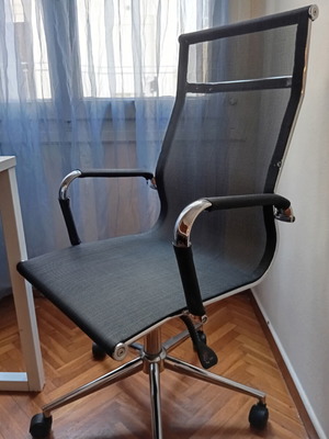Premium ergonomic office chair with adjustable position and wheels