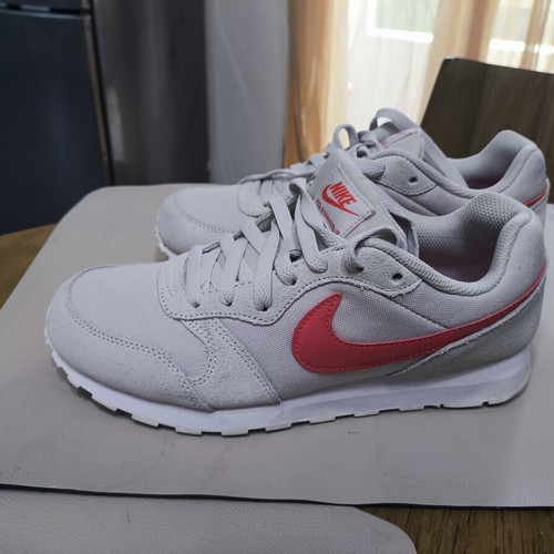Nike athletic shoes like new, size 38