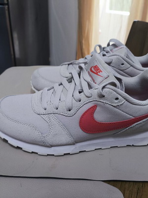 Nike athletic shoes like new, size 38
