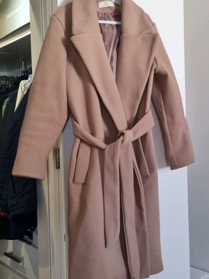 Long beige coat like new, very warm, one size