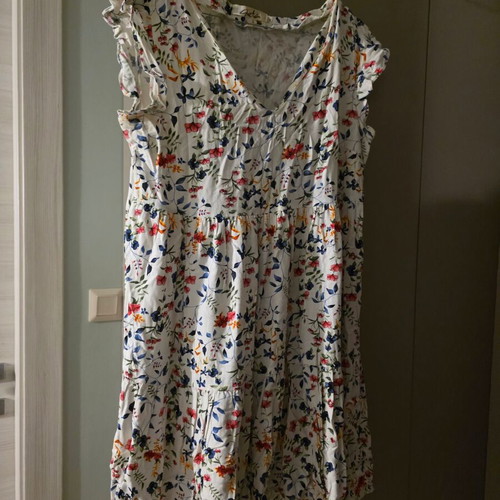 Short dress with flowers used, airy, size M, Chaton, white multicolor