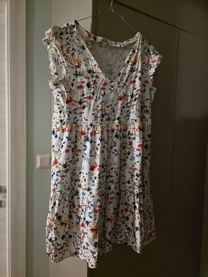 Short dress with flowers used, airy, size M, Chaton, white multicolor