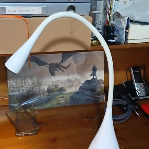 Sentio white desk lamp like new with 6 Led
