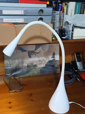 Sentio white desk lamp like new with 6 Led