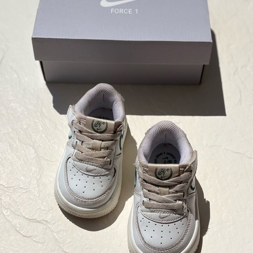 Nike Force 1 Low LV8 EasyOn σαν καινούργιο