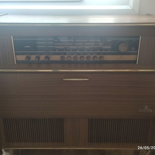 Radio-Phonograph Grundig vintage wood cabinet like new