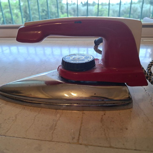 Marconi vintage hand iron used, with plate and cord