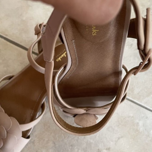 Clarks women's leather sandals with flower, beige nude, size 41