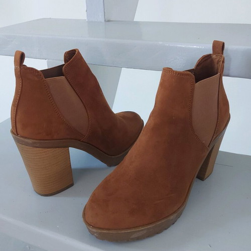 Bershka brown boots used, size 37, with candle stain