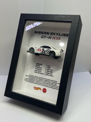 Hot Wheels Nissan Skyline R33 σε custom frame σαν καινούργιο