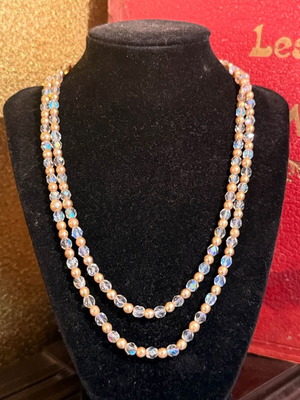 Shiny necklace beige gold colors, like new, 25cm