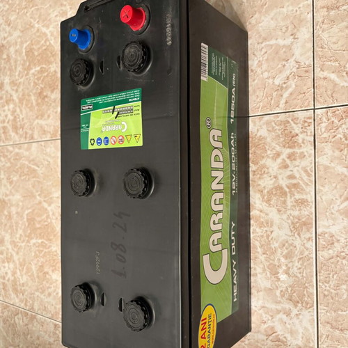 Caranda 12 Volt 200amp Battery like new