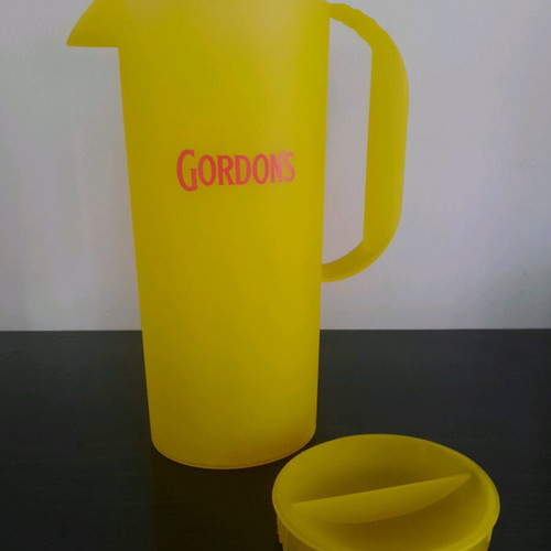 Gordon's collectible yellow plastic jug with lid like new