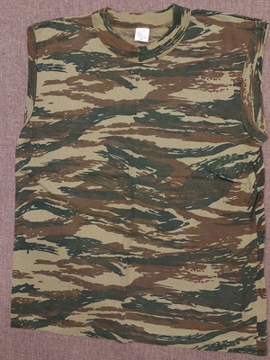 Sleeveless camouflage shirt like new