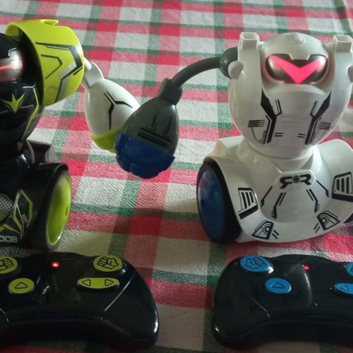 Silverlit Robot Boxing used, pack of two robots without box