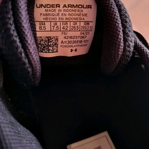 Reebok athletic shoes like new, size 42, black and white