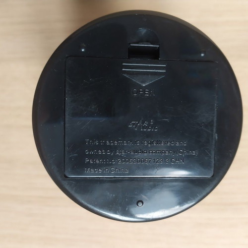 Camping lantern radio like new with fluorescent lamp and speaker