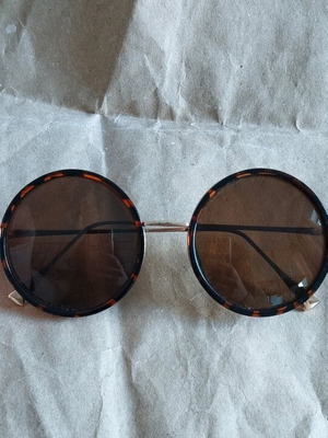 Faux sunglasses used, round with soft leopard pattern