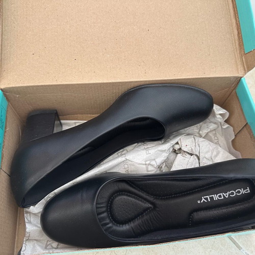 Piccadilly black anatomical pumps size 39, new