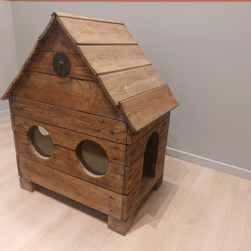 Dog House like new, quality wood with round windows