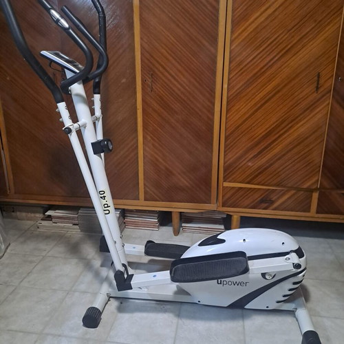 Elliptical fitness machine like new with magnetic resistance