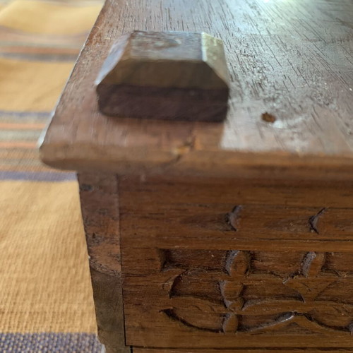 Handcrafted vintage jewelry box with key from Indonesia